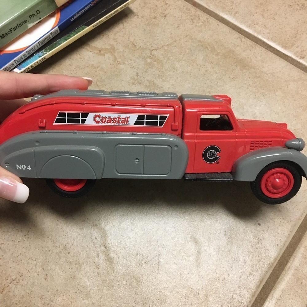 Vintage ERTL Coastal 1939 Dodge Airflow Tanker Bank - Picture 4 of 4